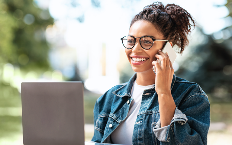 csq-galeria_0006_woman-talking